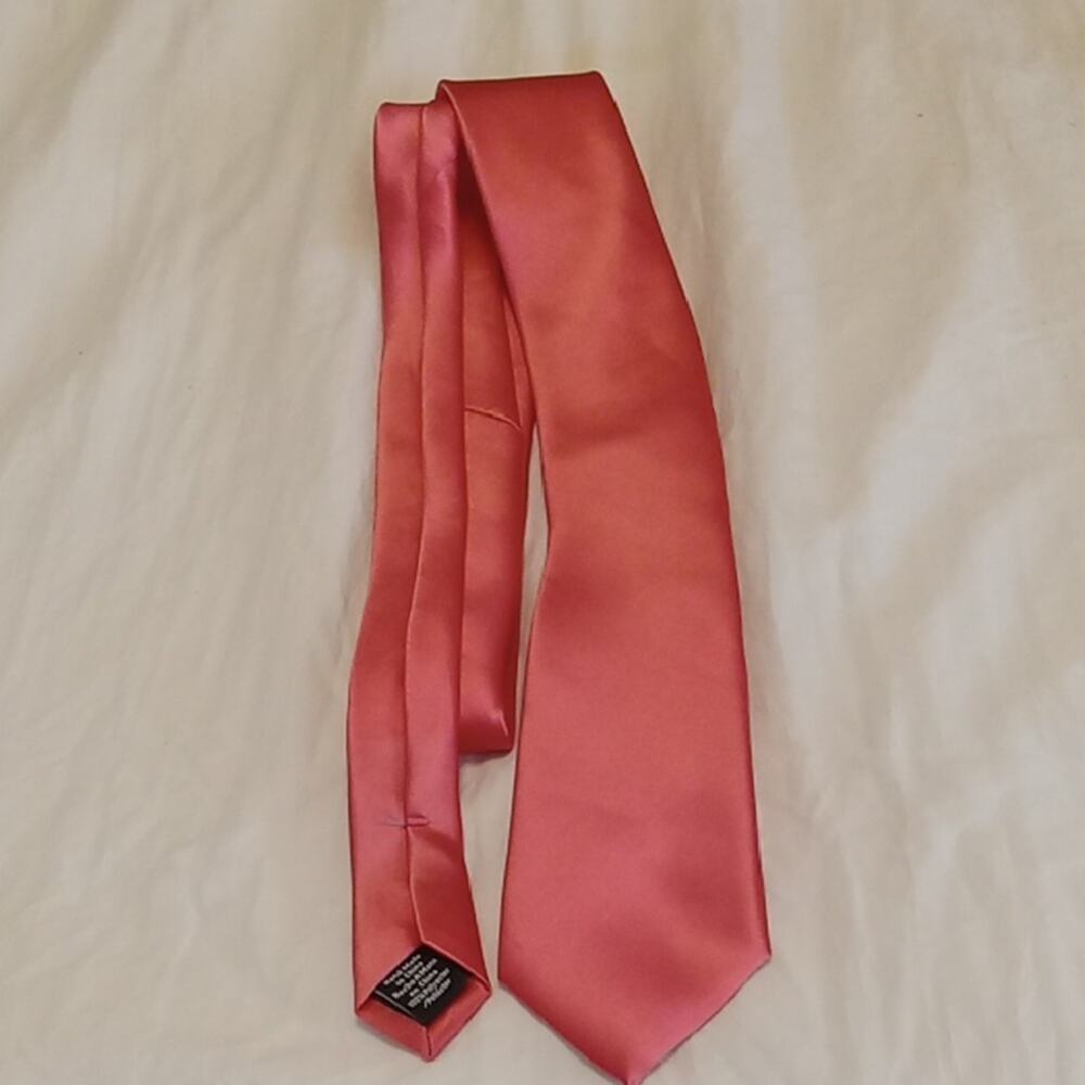 Apt 9 Men's Elegant Pink Satin Tie.